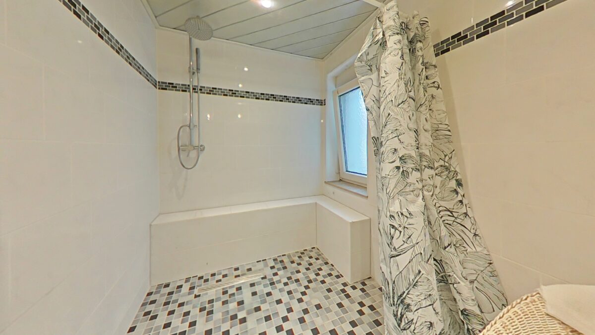 Badezimmer OG Ansicht 2
