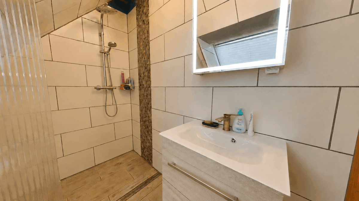 Badezimmer DG Ansicht 2